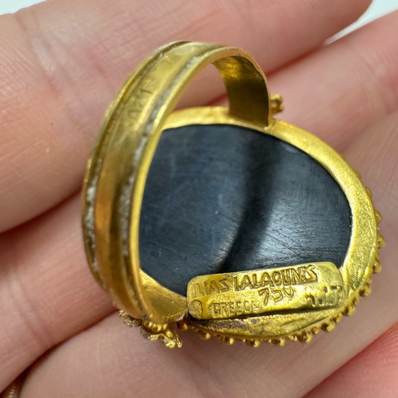 Ilias LaLaounis Sodalite Ring 18k Yellow Gold with an intricate filagree design - Picture 4 of 16